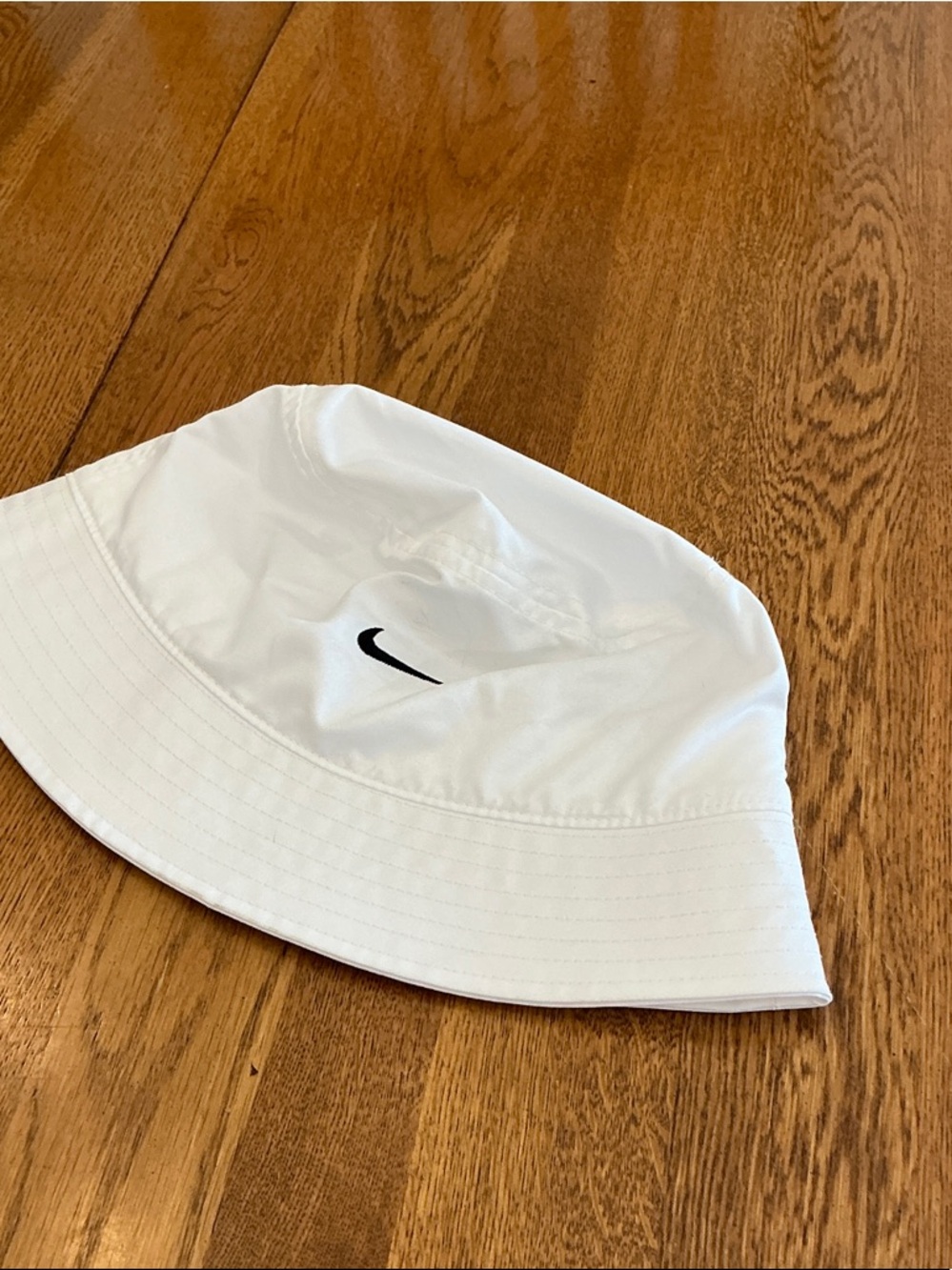 Men’s Nike white bucket hat. Large NWT! Never worn. Black embroidered swish.